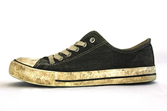 Soñar con zapatos rotos Soñar con zapatos rotos